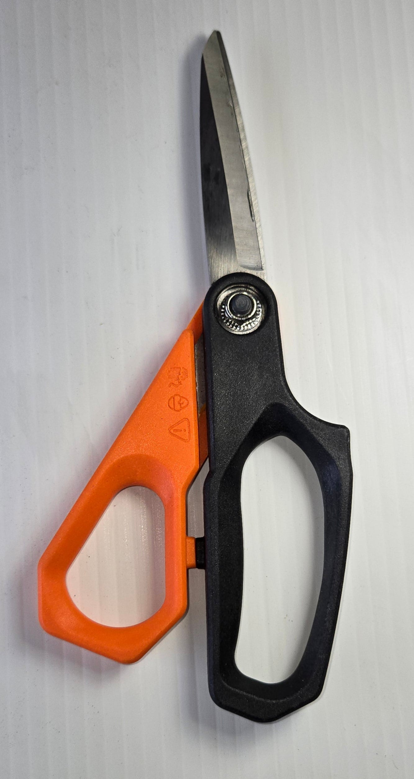 j - Heavy Duty Scissors